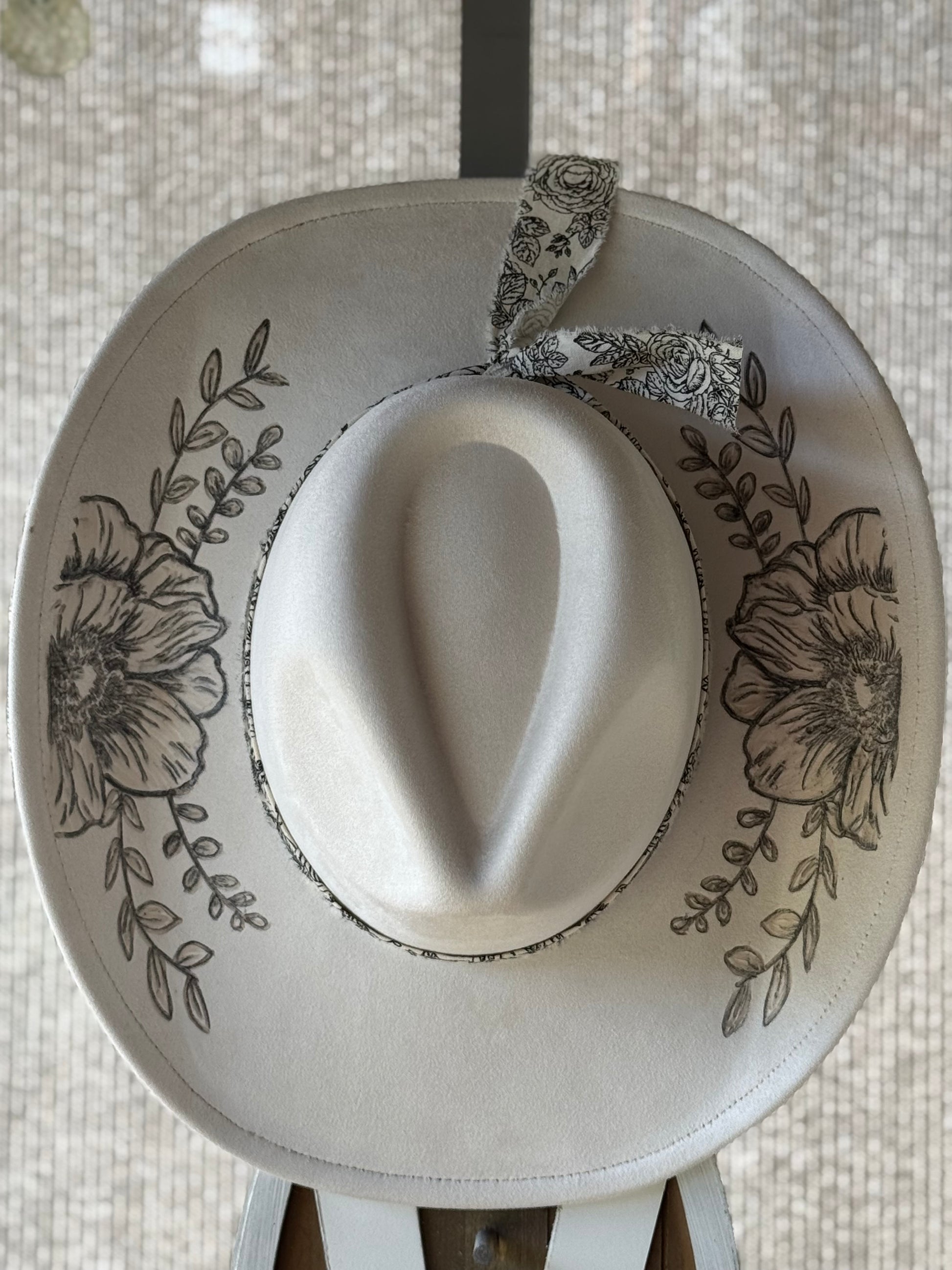 The Wildflower Whisper 🌿🤍