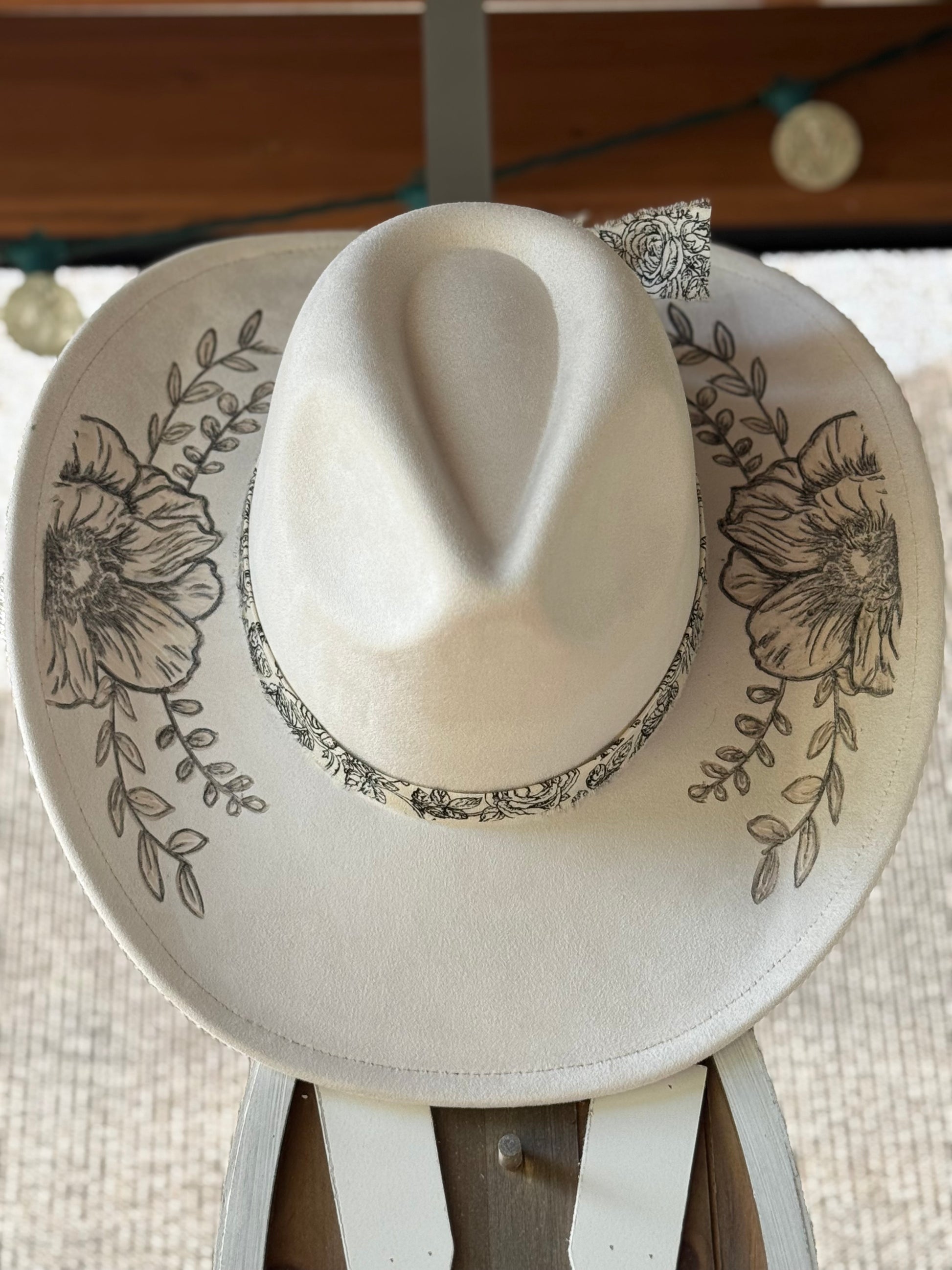 The Wildflower Whisper 🌿🤍